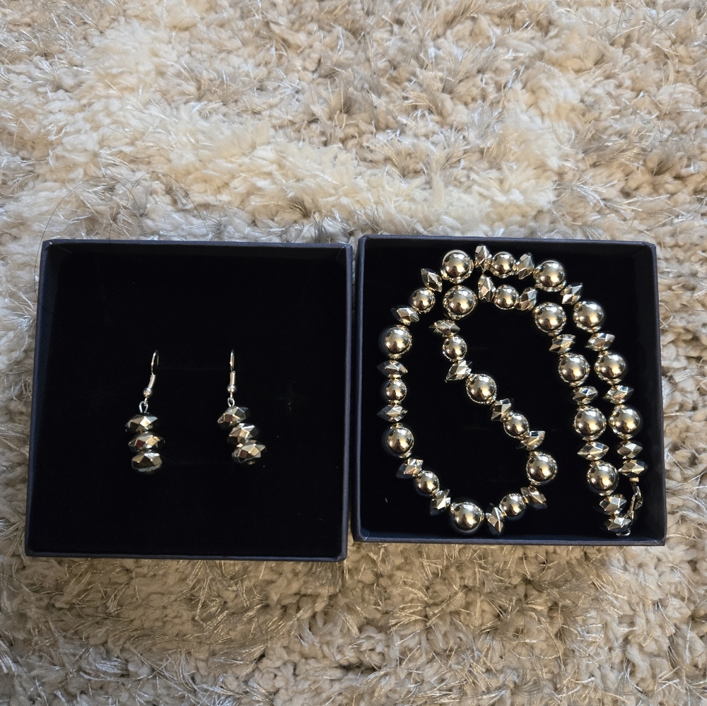 Handcrafted necklace and earrings set